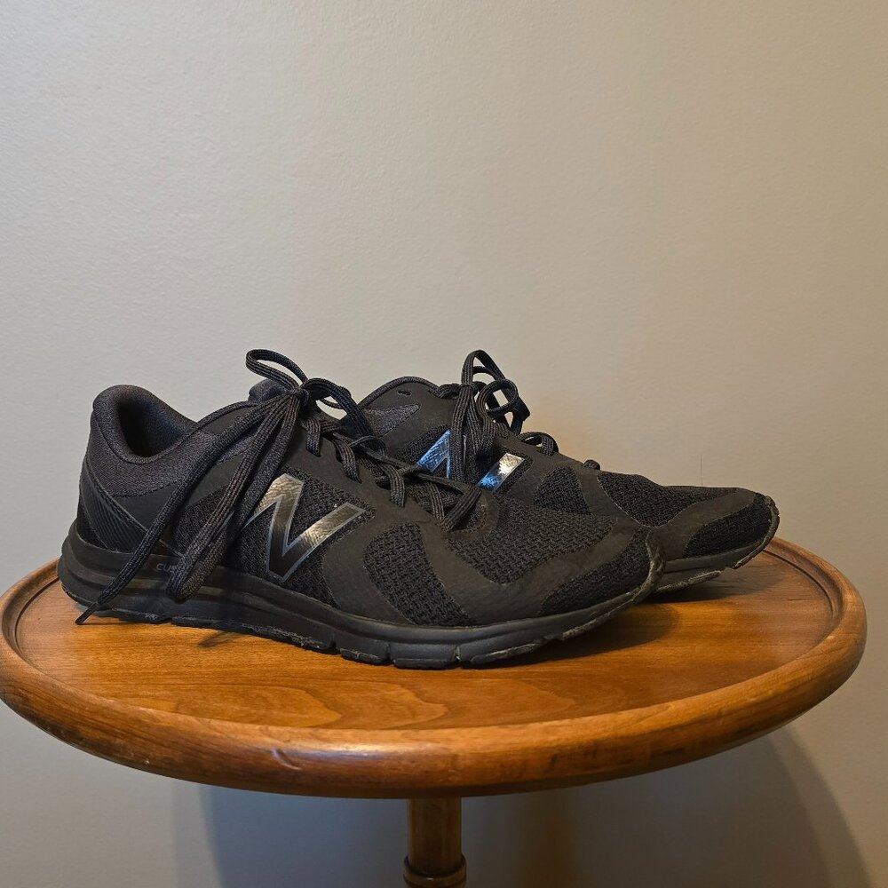 Women's New Balance tennis shoes